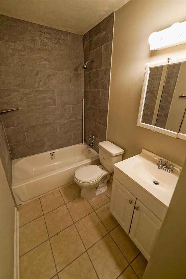 2230 Mandrell Ct in Tallahassee, FL - Building Photo - Building Photo