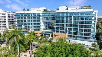 9221 E Bay Harbor Dr in Bay Harbor Islands, FL - Building Photo