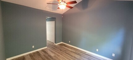 5610 Harbor House Dr in Greensboro, NC - Building Photo - Building Photo