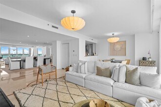 1643 Brickell Ave in Miami, FL - Building Photo - Building Photo