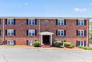 920 McAlway Rd in Charlotte, NC - Building Photo