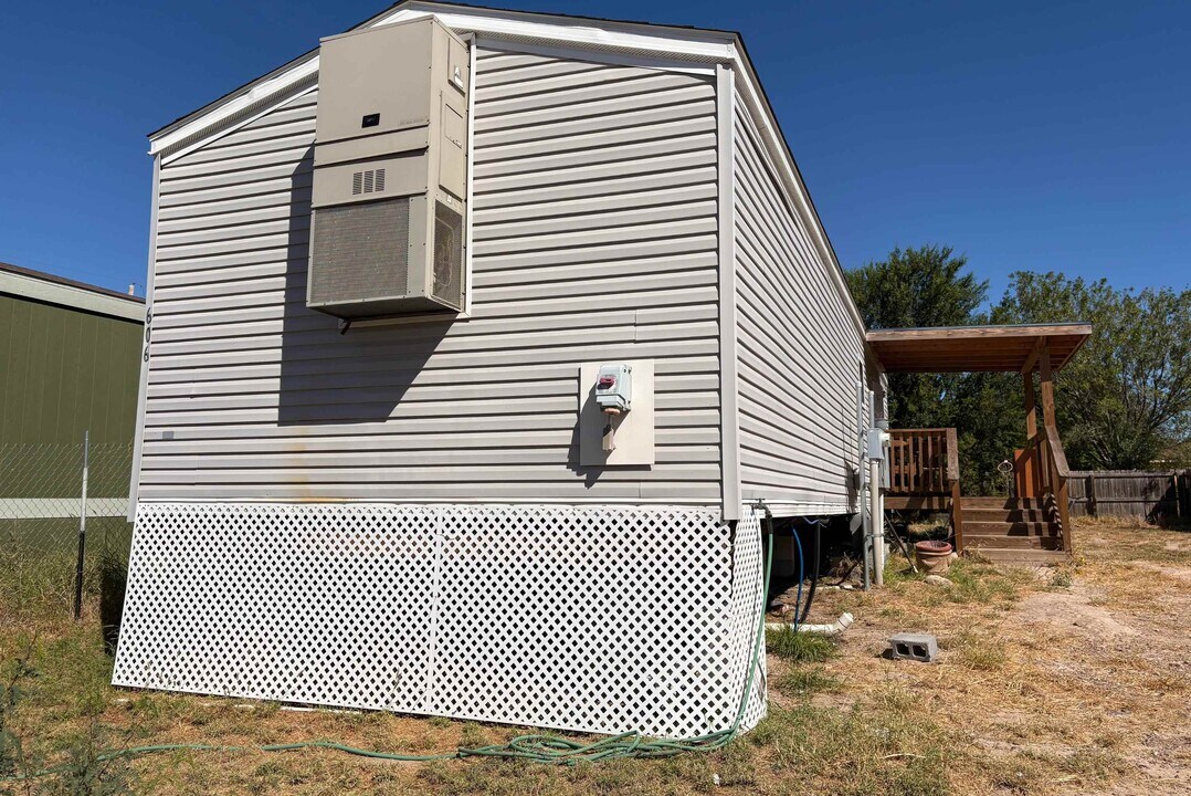 606 Buckwheat Dr in Laredo, TX - Building Photo