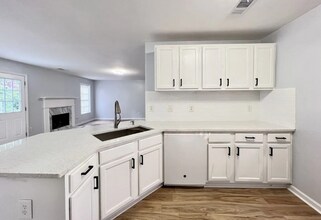 1060 Grace Dr in Lawrenceville, GA - Building Photo - Building Photo