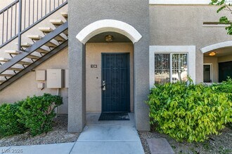 10245 S Maryland Pkwy, Unit 124 in Las Vegas, NV - Building Photo - Building Photo