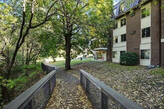 4820 Park Commons Dr, Unit 320 in St. Louis Park, MN - Building Photo - Building Photo