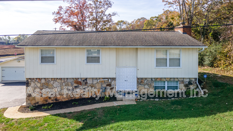 9061 Shallowford Rd in Knoxville, TN - Building Photo