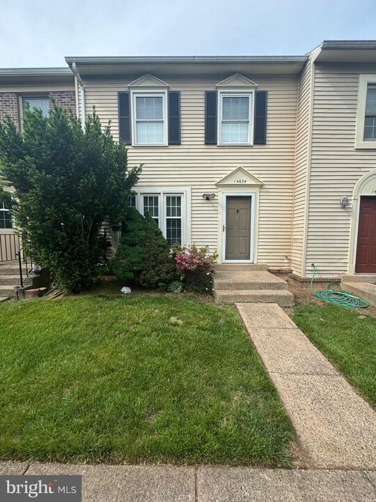14634 Stone Range Dr in Centreville, VA - Foto de edificio