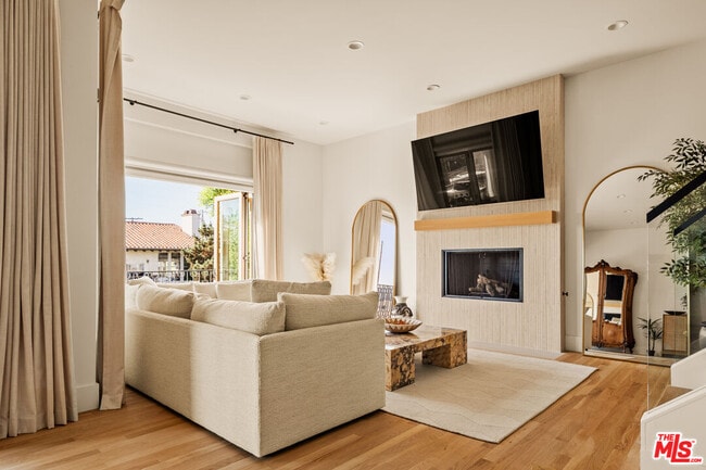 3807 Vía Dolce in Marina Del Rey, CA - Building Photo - Building Photo