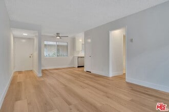 1110 S Oakhurst Dr in Los Angeles, CA - Building Photo - Building Photo