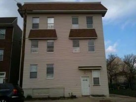 457 Hawthorne Ave Apartments