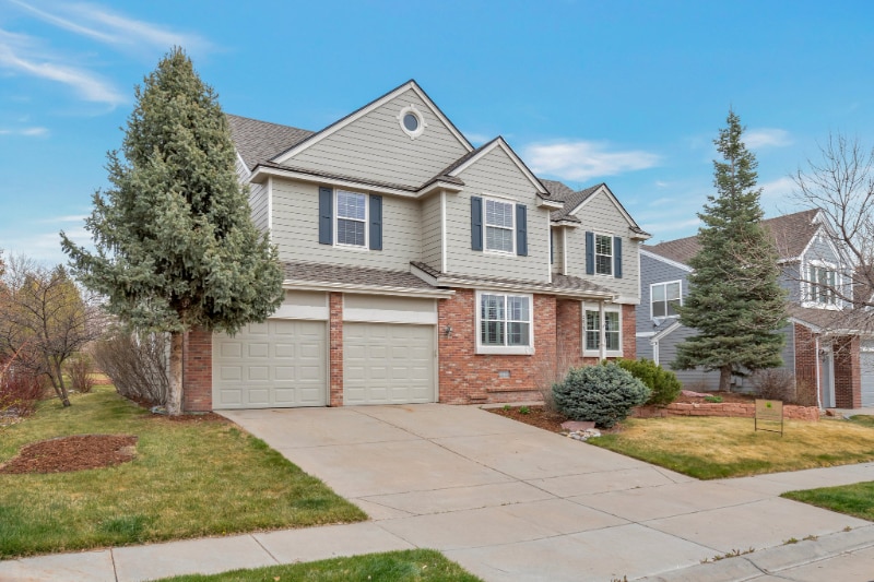 20271 E Lake Ave in Centennial, CO - Building Photo
