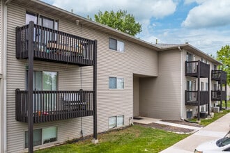 Quail Ridge East Apartments in Springfield, MO - Foto de edificio - Building Photo