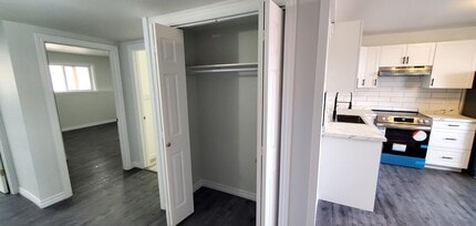 126 Cannifton Rd N in Belleville, ON - Building Photo - Building Photo