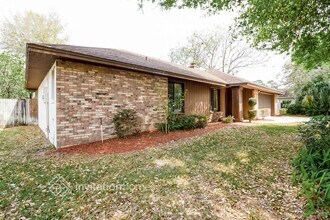 409 Wekiva Cove Rd in Longwood, FL - Foto de edificio - Building Photo