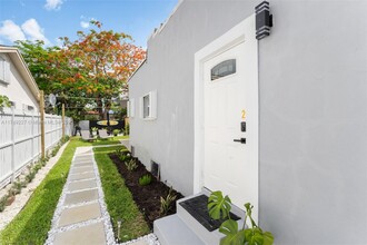 2275 NW 33rd St in Miami, FL - Building Photo - Building Photo