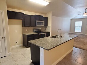 710 E 94th St in Odessa, TX - Foto de edificio - Building Photo