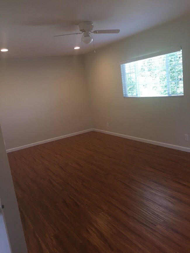 1760-1766 Malcolm Ave in Los Angeles, CA - Foto de edificio - Building Photo