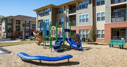 West M Apartment Homes in Lake Charles, LA - Building Photo - Building Photo