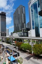 104 SW 9th St in Miami, FL - Building Photo