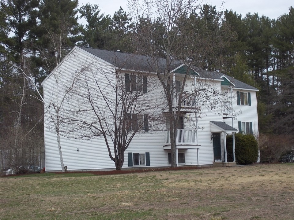 Crystal Lake Apartments in Manchester, NH - Foto de edificio