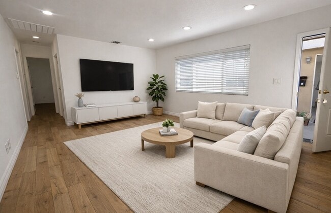 820 Geneva Ave, Unit B, Unit B