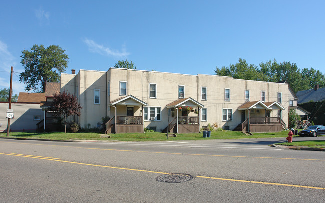 803 Main St in Niles, OH - Foto de edificio - Building Photo