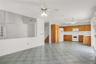 2260 Blackberry Valley Way in Las Vegas, NV - Building Photo - Building Photo
