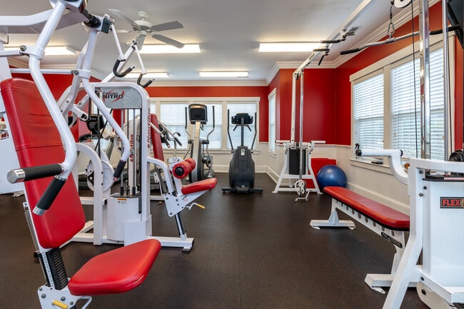 Tuckaway at Briarwood in Lawrence, KS - Foto de edificio - Interior Photo
