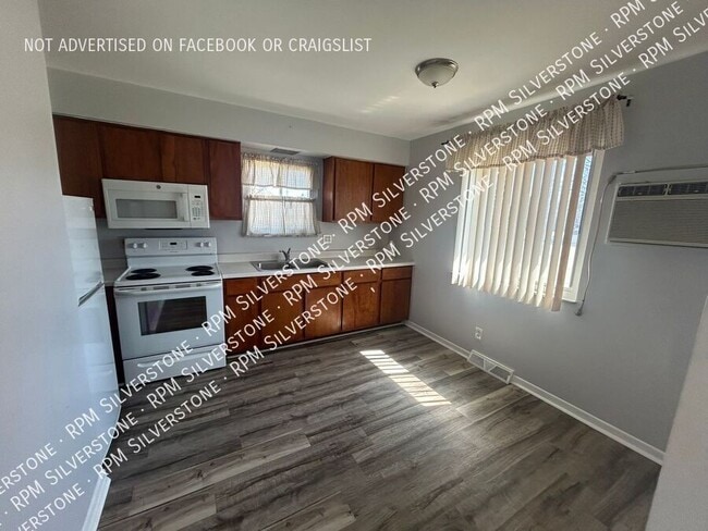 244 W Drahner Rd in Oxford, MI - Building Photo - Building Photo