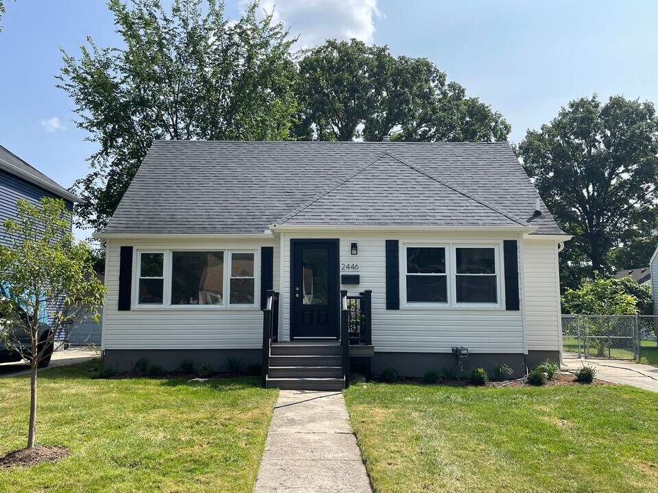 2446 Bacon Ave in Berkley, MI - Building Photo
