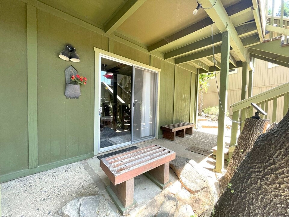 13922 Hemlock Dr in Penn Valley, CA - Building Photo