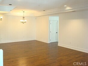 10640 Woodbridge St, Unit PH2 in Los Angeles, CA - Foto de edificio - Building Photo