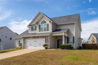 573 Wedgefield Dr in Raeford, NC - Building Photo - Building Photo