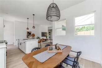 4800 Vinson Dr in Austin, TX - Building Photo - Building Photo