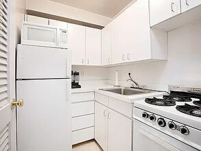 25 W 13th St in New York, NY - Building Photo - Building Photo