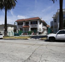 2833 Leeward Ave in Los Angeles, CA - Building Photo