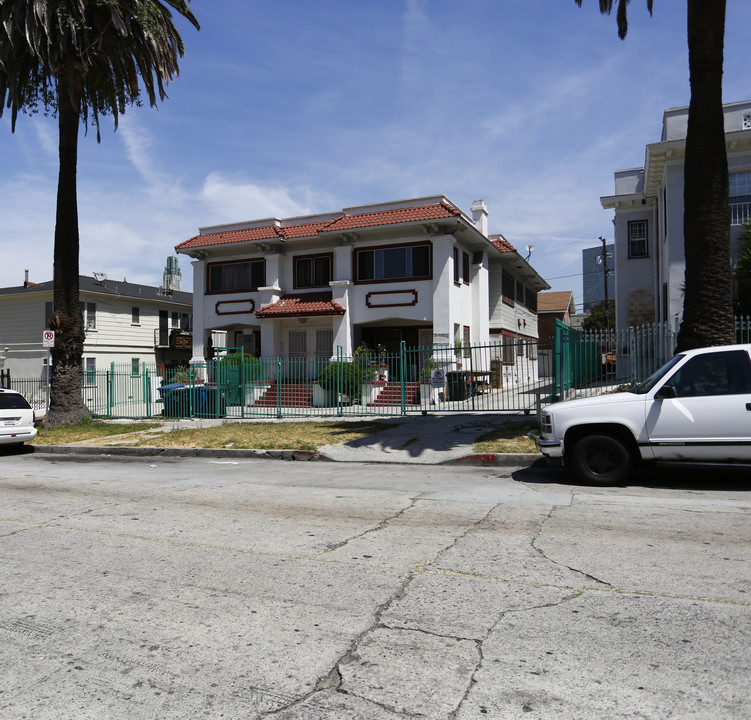 2833 Leeward Ave in Los Angeles, CA - Foto de edificio