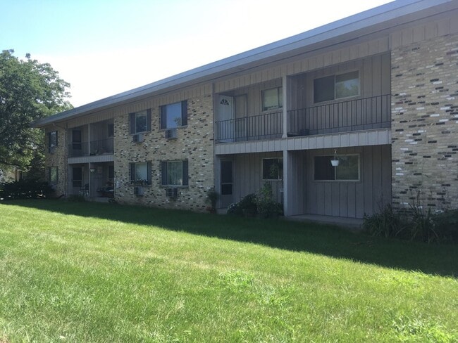 3811 S 35th St, Unit 224 in Greenfield, WI - Building Photo - Building Photo