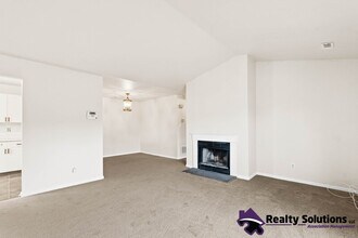 454 Atlanta Court in Washington Township, NJ - Foto de edificio - Building Photo