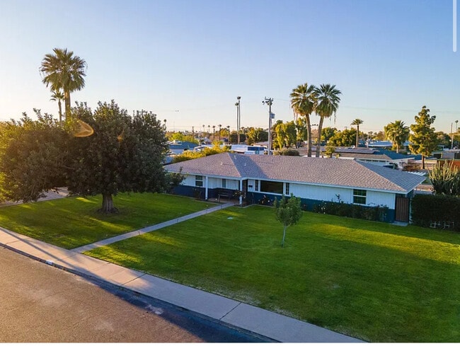 2040 W Cambridge Ave in Phoenix, AZ - Building Photo - Building Photo
