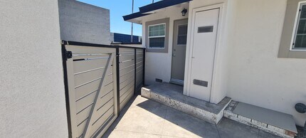 1471 W Almond Ave in Orange, CA - Building Photo - Building Photo