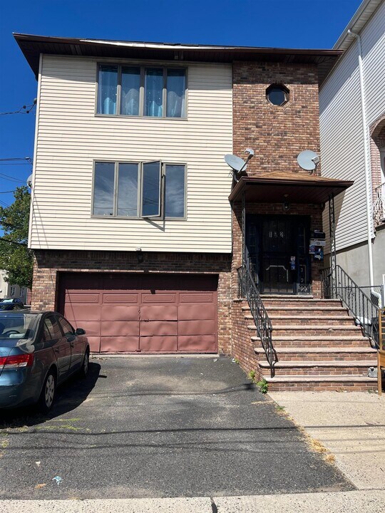 172 Congress St in Jersey City, NJ - Building Photo