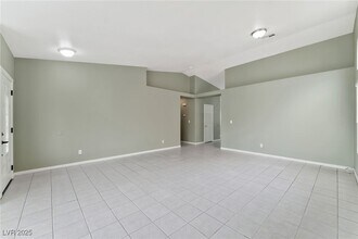 1905 Cam Mirada in North Las Vegas, NV - Building Photo - Building Photo