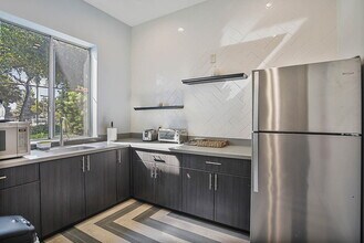 City Centre in Hayward, CA - Foto de edificio - Building Photo