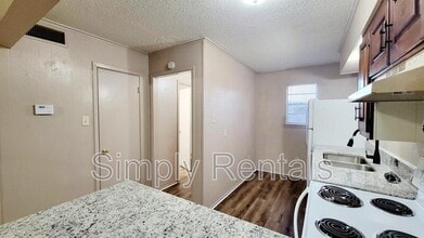 400 Bill Bradford Rd in Sulphur Springs, TX - Foto de edificio - Building Photo