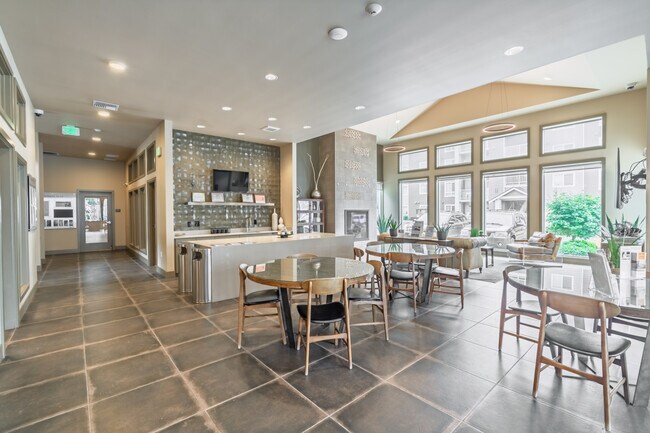 Madison Way in Lynnwood, WA - Foto de edificio - Building Photo