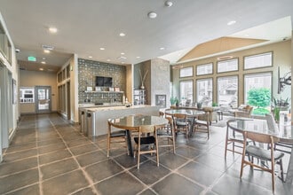 Madison Way in Lynnwood, WA - Building Photo - Building Photo