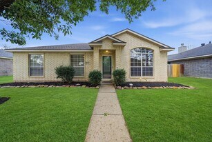 15330 Geral Ln in Houston, TX - Building Photo