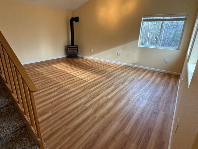 2445 Ben Hogan Ave in Wasilla, AK - Building Photo - Building Photo