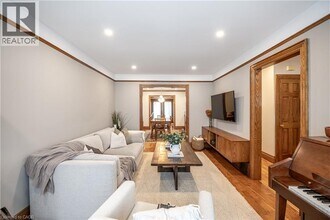 266 Graham Ave S in Hamilton, ON - Building Photo - Building Photo